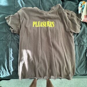 Pleasures tshirt